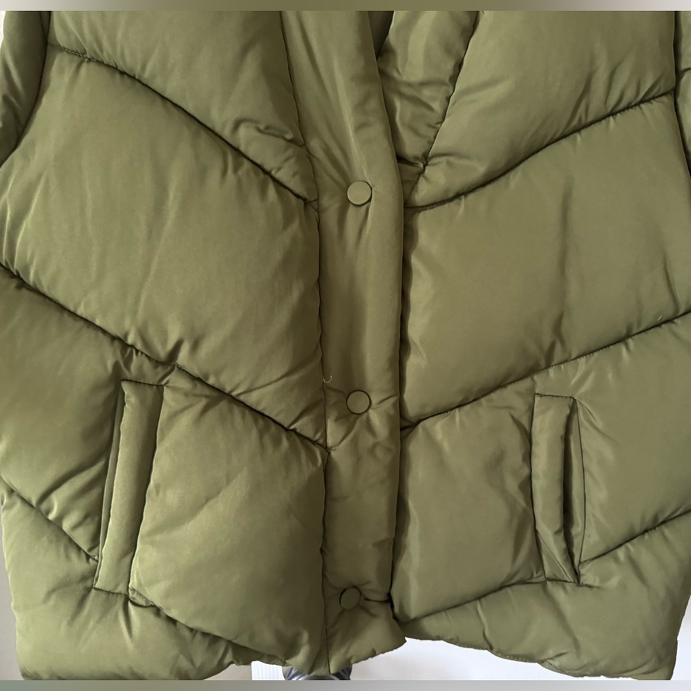 BlankNYC Vest/Jacket, Sm, Olive, quilted, pocket in front on each side NWOT - Picture 3 of 4